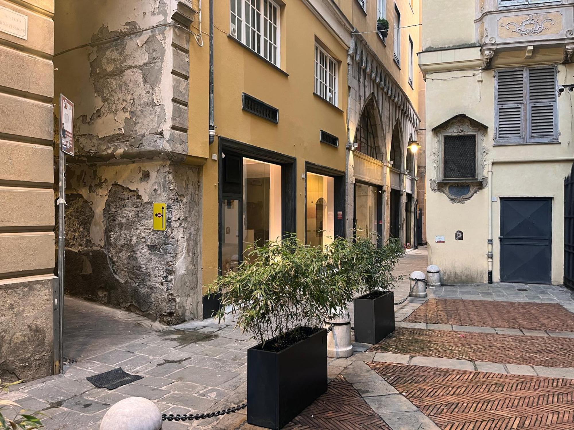 Giano Host - Pellicceria Genoa